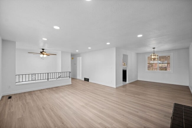 Building Photo - Move-In Special - Beautiful South Valley Home! Available Now!