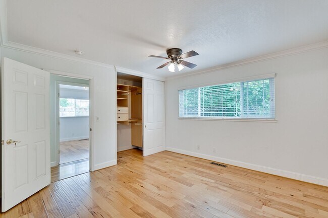 Building Photo - Spacious Home off of Hillsdale with Amazing Kitchen & Backyard! Ready to Rent.