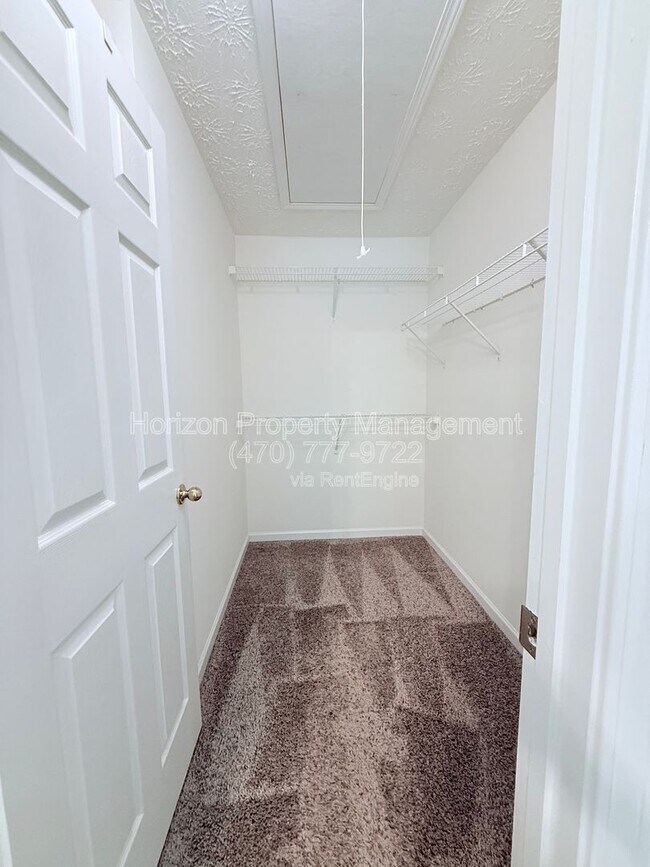Building Photo - 4019 Hidden Hollow Dr