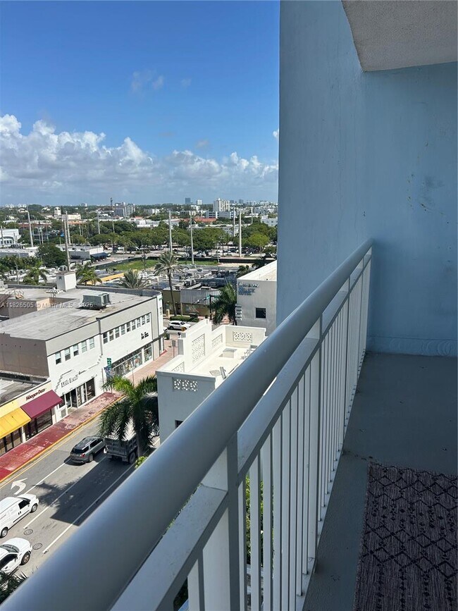 Primary Photo - 6969 Collins Ave