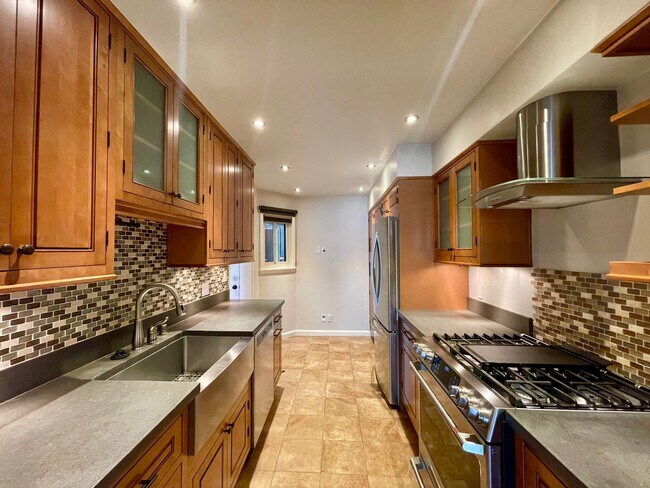 Building Photo - Prime Pasadena Condo