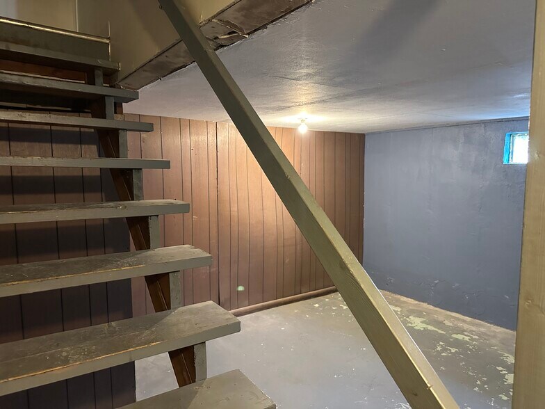 Building Photo - 127 New Britain Ave