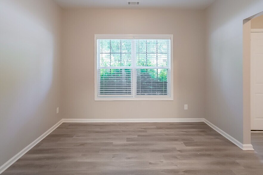Building Photo - 4600 Ferncrest Pl