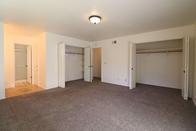 Building Photo - **Single-Story Foxenwoods Home on a Cul-de-Sac – Spacious Yard!**