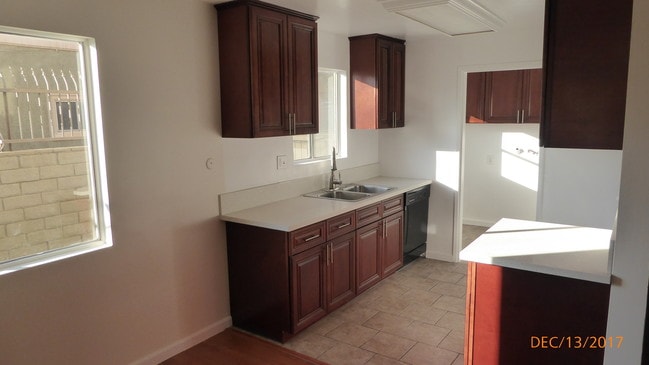 Building Photo - 20214 Cohasset St