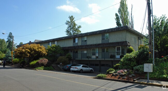 Building Photo - 825 Stephens Dr