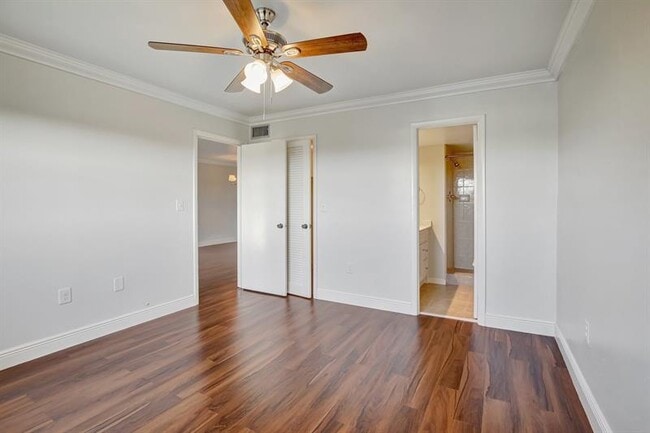 Building Photo - 8225 Sunrise Lakes Blvd