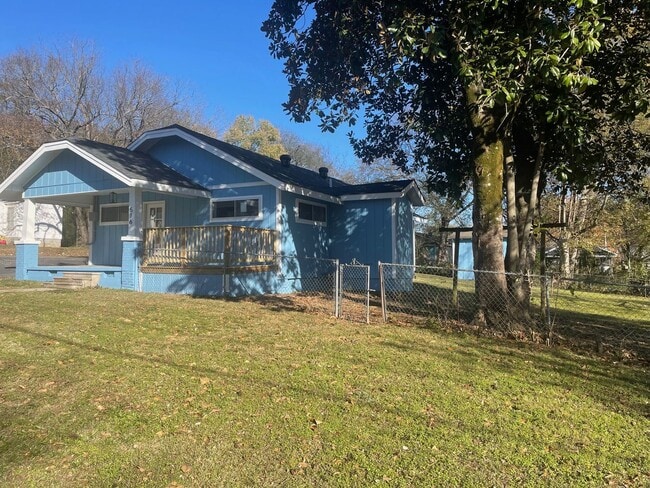 Building Photo - 3 Bedroom 1 Bath Home Near Downtown Benton