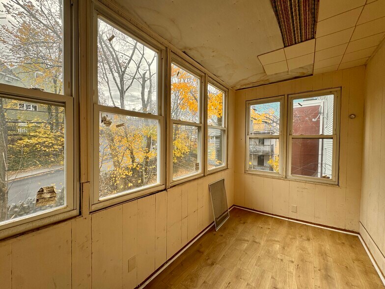 Building Photo - 144 Hillside St