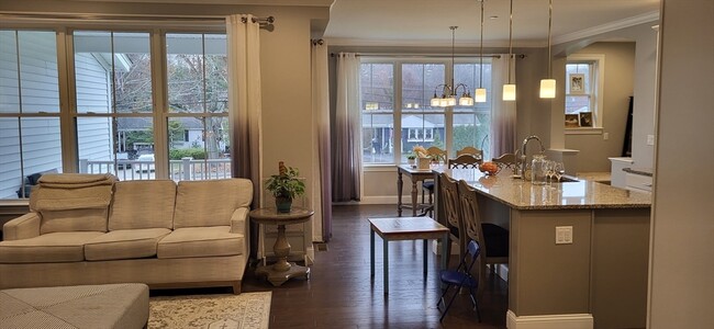 Building Photo - 299 Lexington St