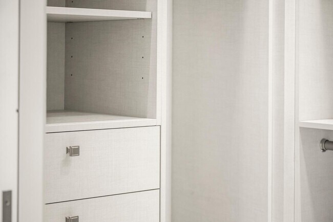 Building Photo - 6587 N Palmeraie Blvd