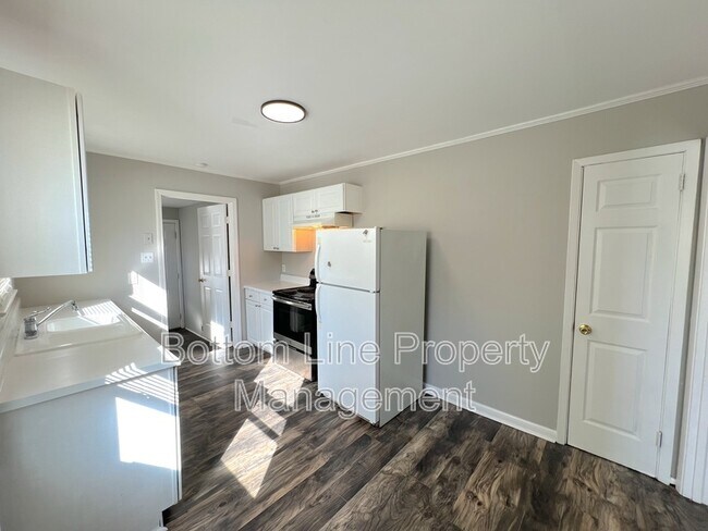 Building Photo - 1529 Newcastle St