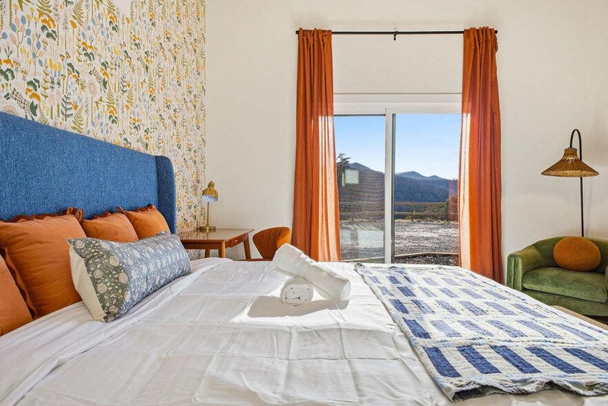 Building Photo - 268 Everett St