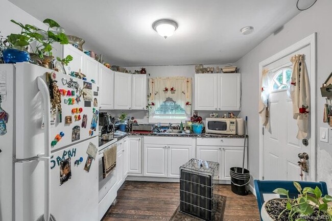 Building Photo - 13 Carr Ln