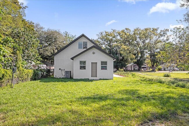 Building Photo - 600 N Lakewood Ave