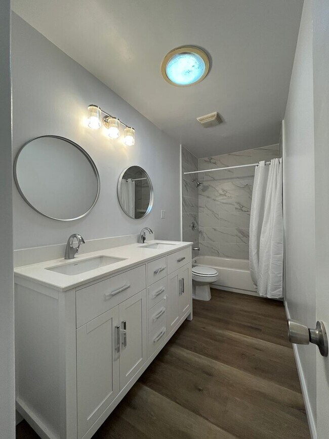 Building Photo - Fully remodeled Reseda 3+2 home w/solar panels to help lower your utility costs!