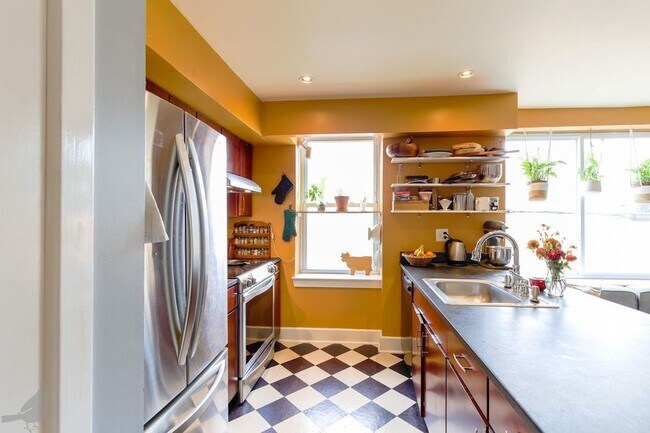 Building Photo - 420 16th St SE