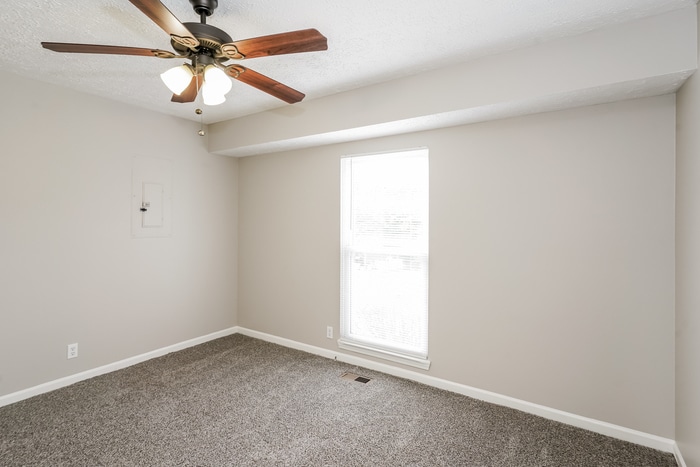 Building Photo - 3652 Chesapeake Dr
