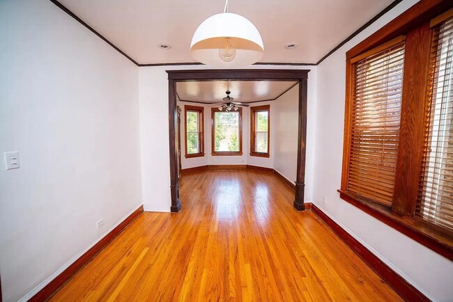Building Photo - Humboldt Park Apartment