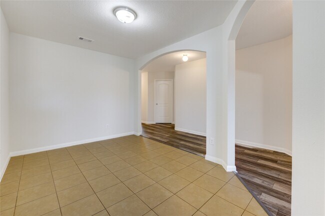 Building Photo - 8839 Hazel Rose Sky Dr