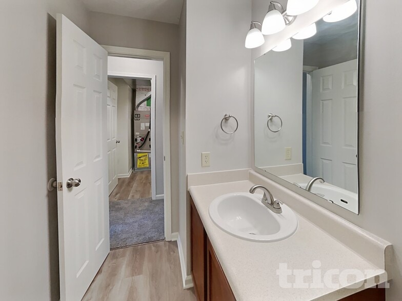 Building Photo - 5237 Montavia Ln