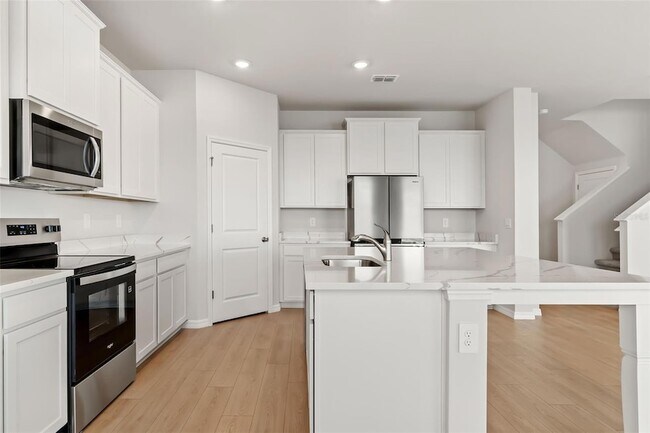 Building Photo - 17107 James Trl