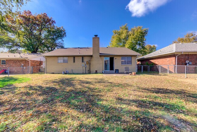 Building Photo - Newly renovated 3 bed / 2 Bath in Tulsa! Available Mid June!