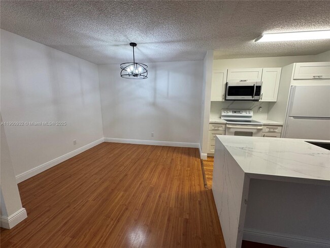 Building Photo - 10421 SW 157th Pl