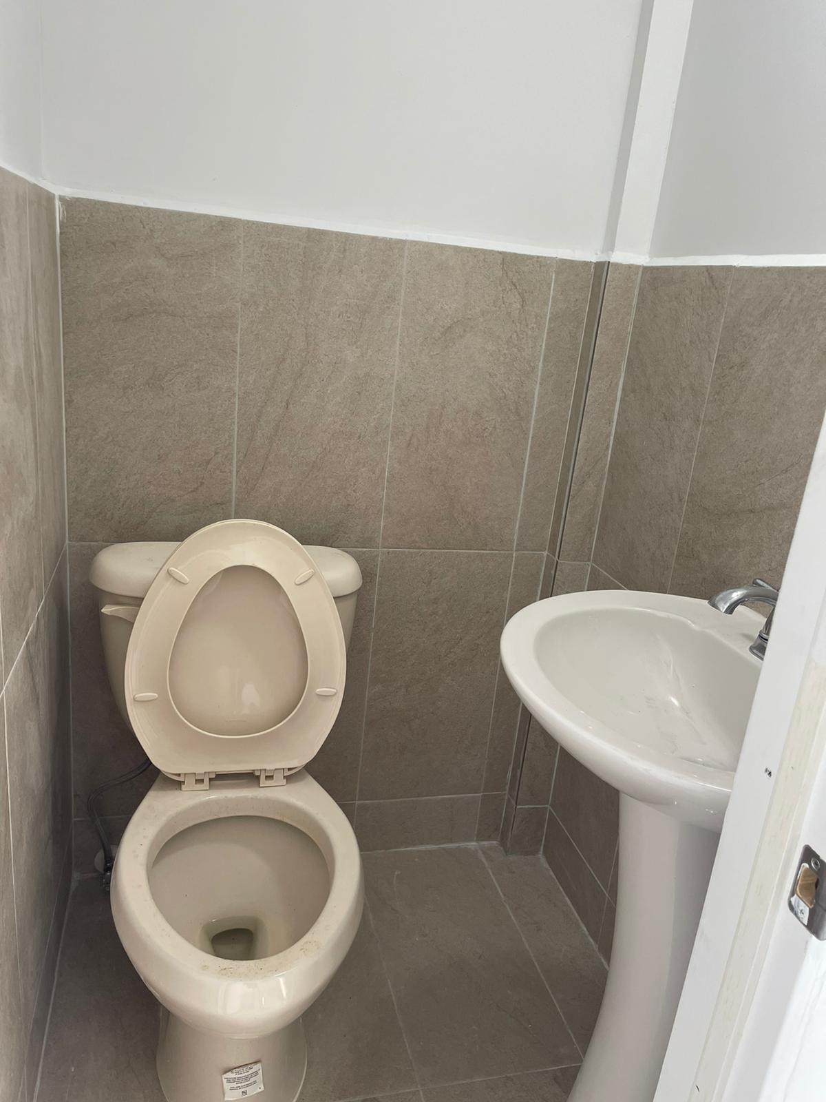 Guest Bathroom - 3344 SW 22nd Ter