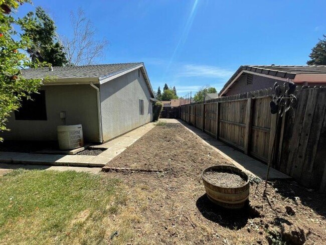 Building Photo - Fantastic 3 Bedroom in Natomas