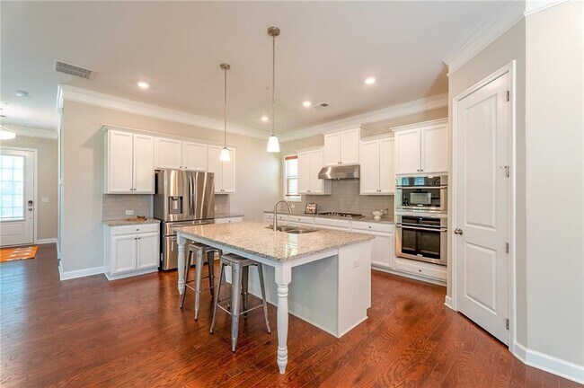 Building Photo - 165 Mansfield Dr