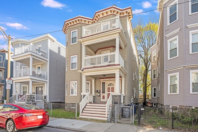 Building Photo - 12 Taft St