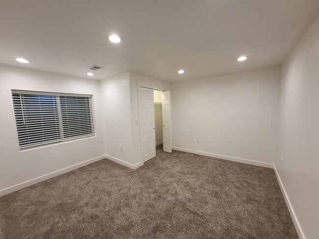 Building Photo - Single Family Home Eagle Mountain