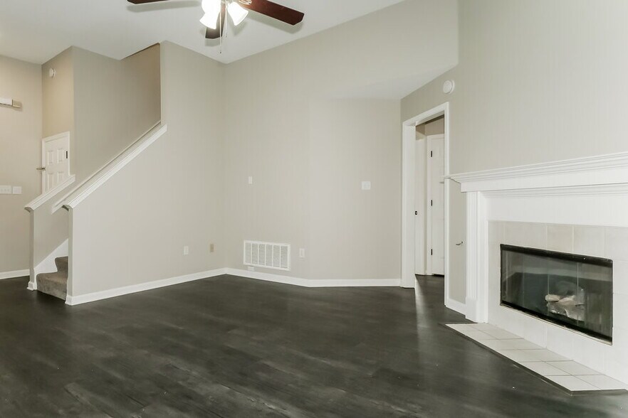 Building Photo - 10678 Pecan Meadow Dr N