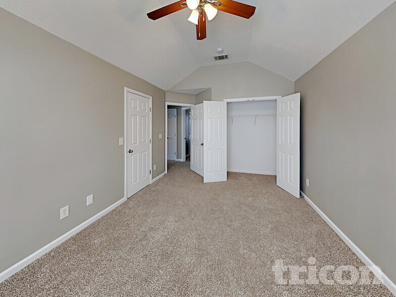 Building Photo - 700 Holland Ridge Dr