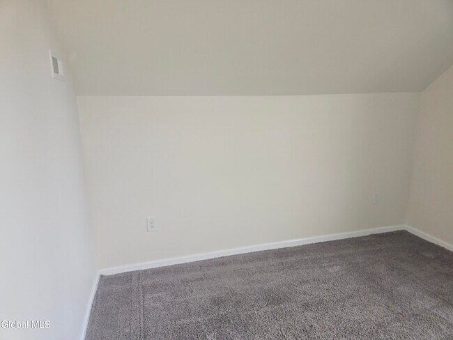 Building Photo - 29 Robin St