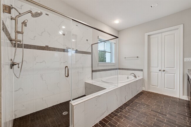 Building Photo - 10917 Upland Park