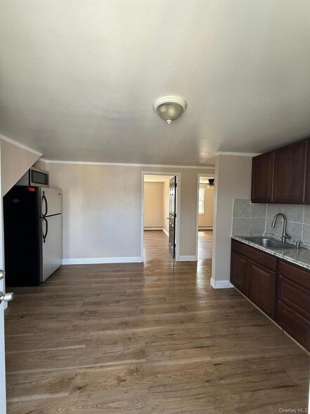 Building Photo - 23 Magro Dr