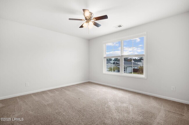 Building Photo - 98 Great Bend Dr