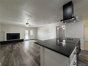 Building Photo - 420 Opal St