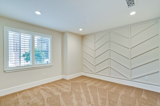Building Photo - Modern Living in the Heart of Downtown Cam...