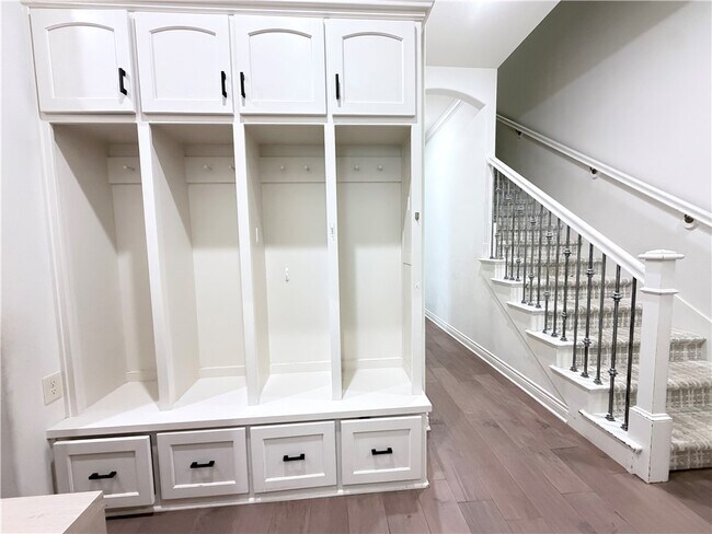 Building Photo - 609 SE Hendrix St