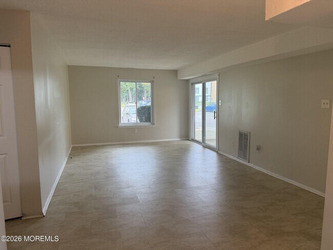 Building Photo - 74 Northrup Dr