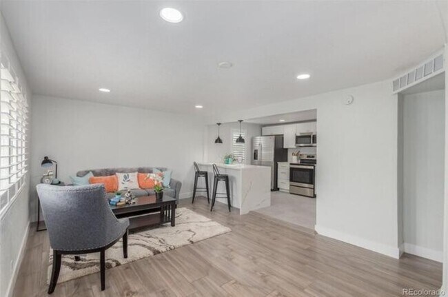 Building Photo - 760 Stuart St