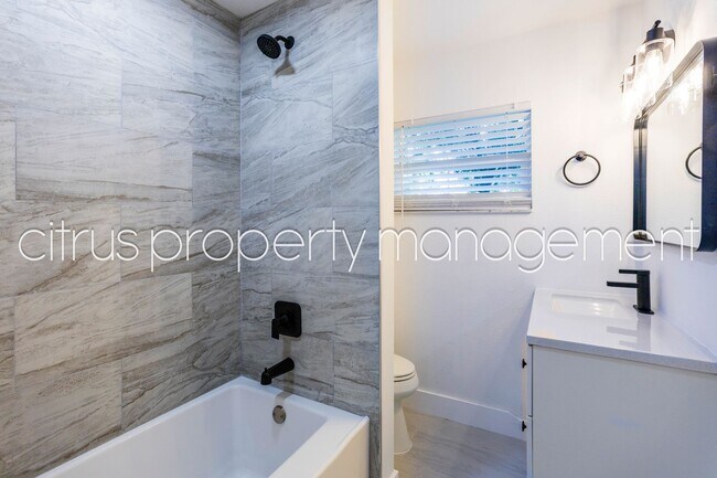 Building Photo - Impeccable, Fully Remodeled 3/2 Convenient to UCF!