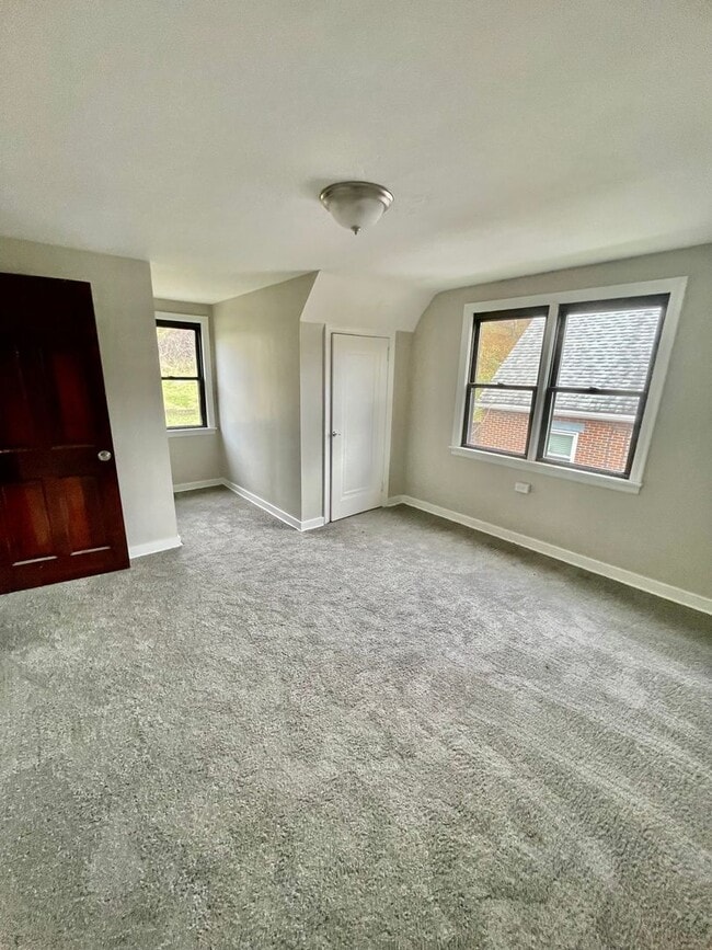 Building Photo - 3 Bed-1 Bath Turtle Creek PA