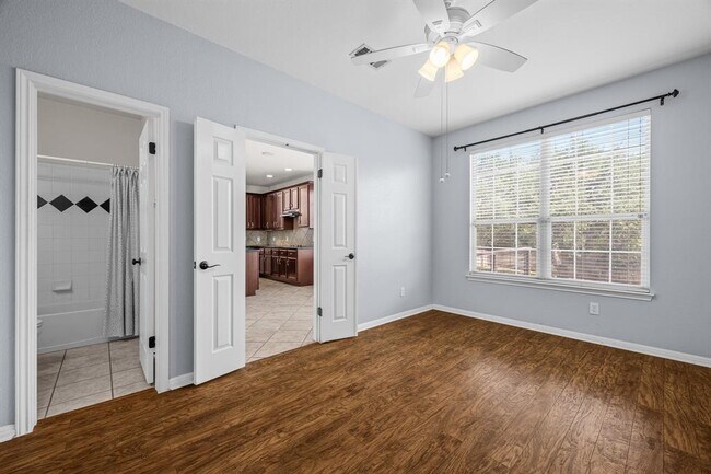 Building Photo - 11905 Lake Stone Dr