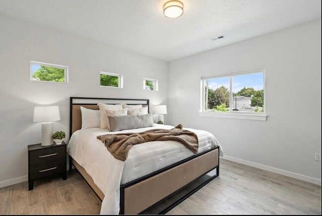 Building Photo - Boise 3 Bed 2.5 Bath 2 Car Garage Townhome AVAILABLE NOW!  $500 RENT CREDIT AT MOVE IN!