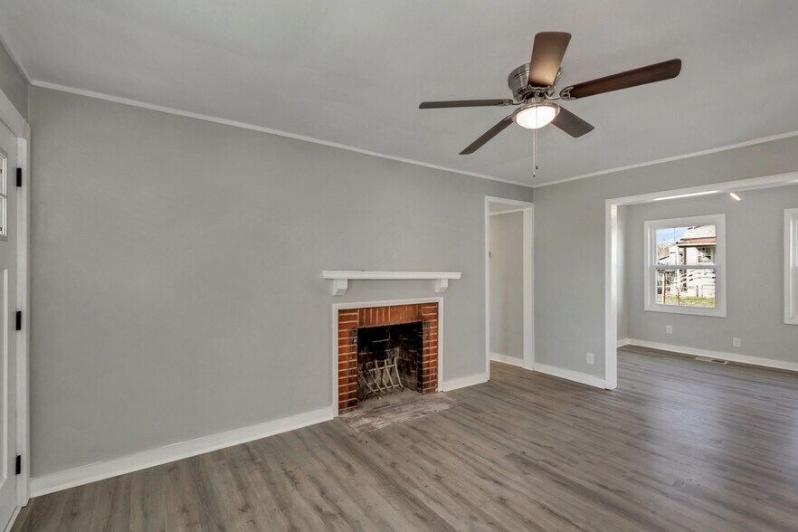 Building Photo - 2206 Walnut St SW