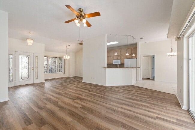 Building Photo - 2466 SE Renick Ave